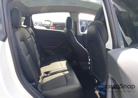 2020 Tesla Model Y Long Range Dual Motor All-Wheel Drive z USA, uszkodzony, nr VIN 5YJYGDEE2LF036790